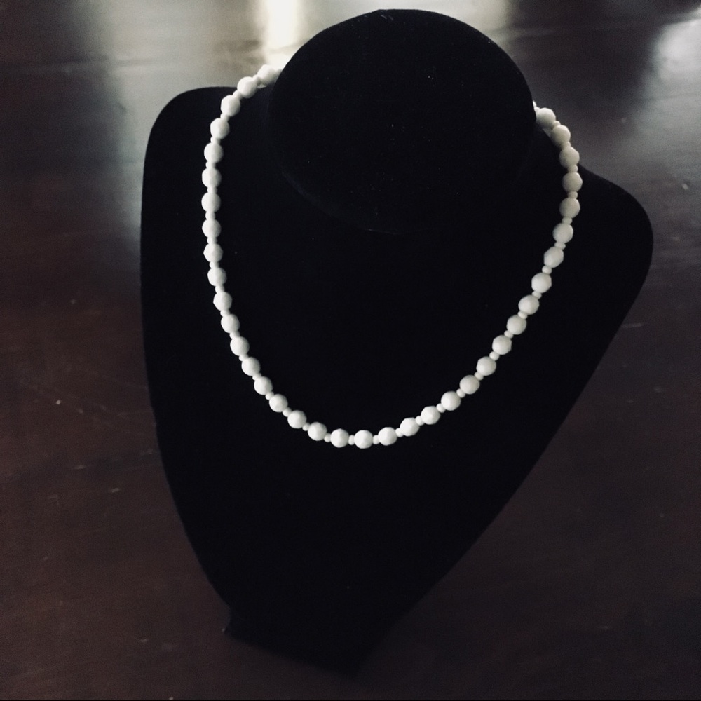 b e a d e d • Necklace - Picture 4 of 5